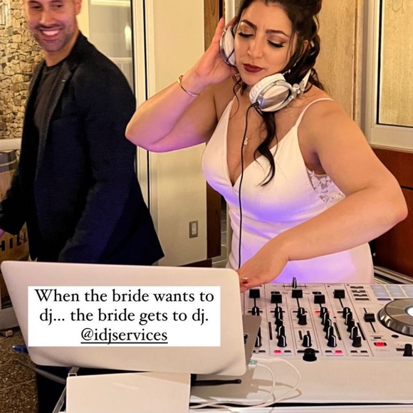 Essence of Australia wedding gown with some custom alterations. - Picture 5 of 6